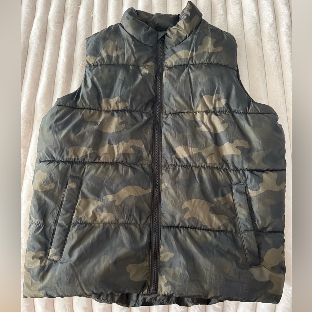 CAMOUFLAGE PUFFER VEST - WORN ONCE